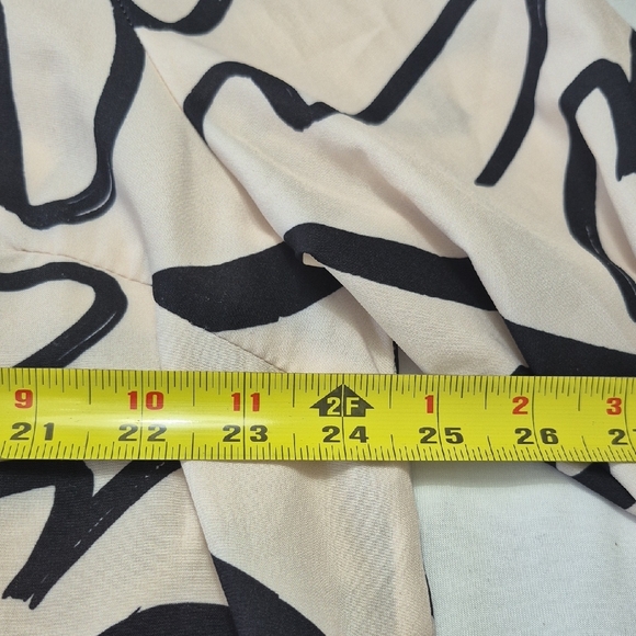 Stylish Black and Cream Long Sleeve Womens Plus 3X Blouse - Picture 7 of 9